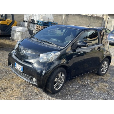Toyota IQ benzina 1.0 cambio automatico guida neopatentati
