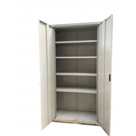 Armadio in metallo con ripiani due ante usato cm. 45x100x199h. Armadio in metallo con ripiani due ante usato cm. 45x100x199h.