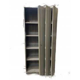 Armadio in metallo con ripiani e tre ante Usato cm. 93x50x195h.
