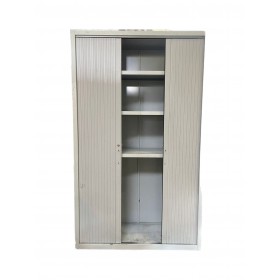 Cosmetal Armadio in metallo con ripiani due ante a serranda usato cm. 120x45x200h. Cosmetal Armadio in metallo con ripiani due ante a serranda usato cm. 120x45x200h.